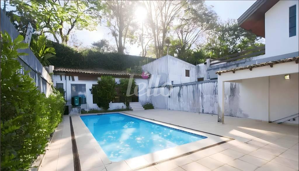 AREA EXTERNA de Casa para alugar, assobradada com 440 m², 3 quartos e 3 vagas em Jardim dos Estados - São Paulo