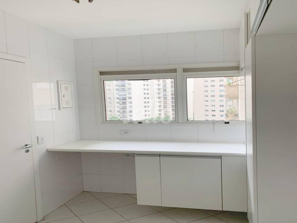 ÁREA DE SERVIÇO de Apartamento à venda, Padrão com 307 m², 4 quartos e 4 vagas em Paraíso - São Paulo