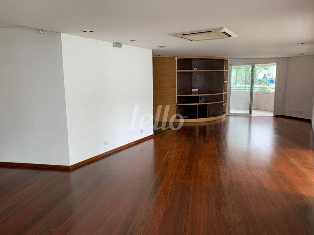 LIVING de Apartamento à venda, Padrão com 307 m², 4 quartos e 4 vagas em Paraíso - São Paulo