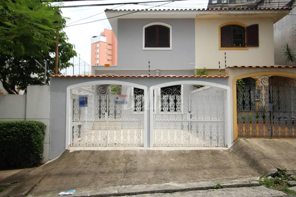 FACHADA de Casa para alugar, sobrado com 200 m², 3 quartos e 2 vagas em Chácara Inglesa - São Paulo
