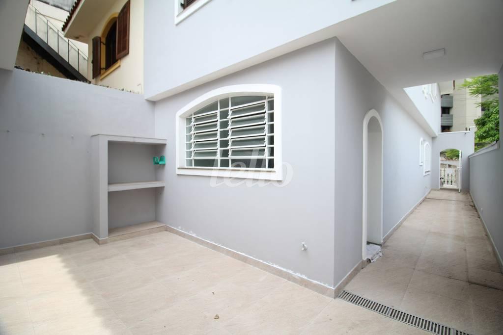FUNDOS de Casa para alugar, sobrado com 200 m², 3 quartos e 2 vagas em Chácara Inglesa - São Paulo