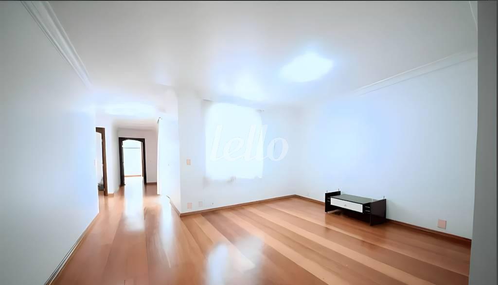 HALL/ SALA SUPERIOR de Casa para alugar, assobradada com 365 m², 3 quartos e 4 vagas em Jardim dos Estados - São Paulo