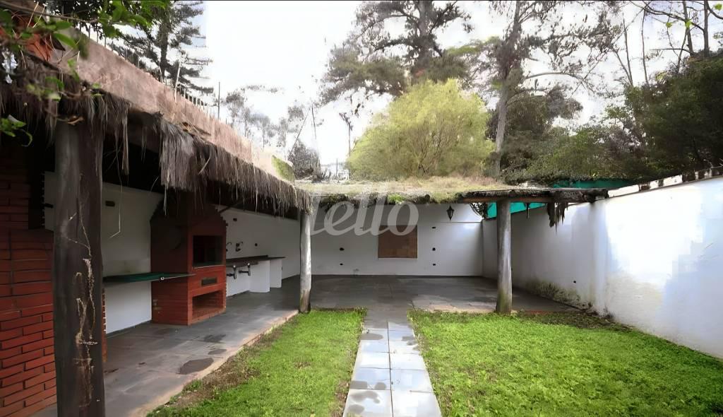QUINTAL de Casa para alugar, assobradada com 365 m², 3 quartos e 4 vagas em Jardim dos Estados - São Paulo