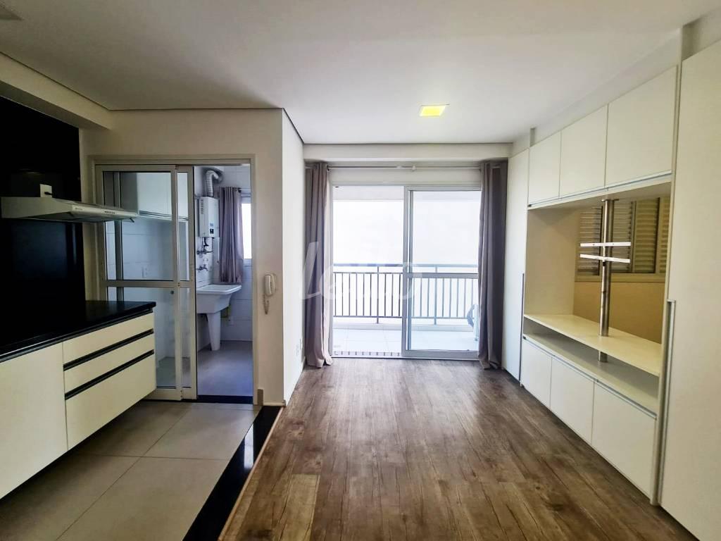 SALA de Apartamento para alugar, Padrão com 42 m², 1 quarto e 1 vaga em República - São Paulo
