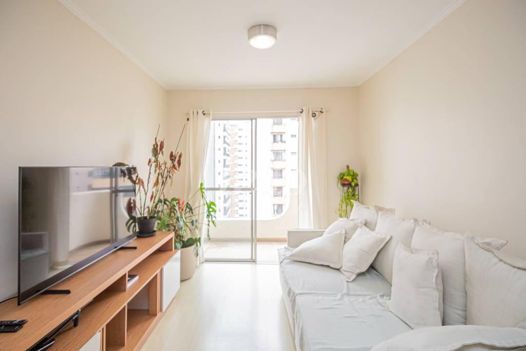 SALA de Apartamento à venda, Padrão com 75 m², 3 quartos e 1 vaga em Pinheiros - São Paulo