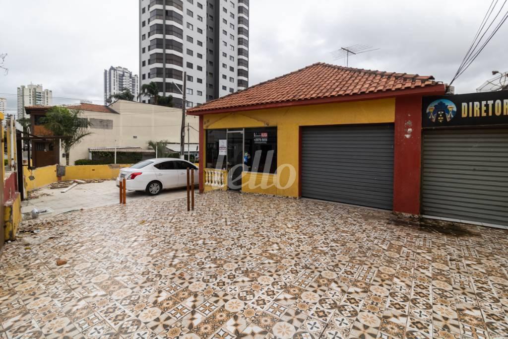 32 ENTRADA de Casa para alugar, térrea com 200 m², 4 quartos e 8 vagas em Vila Carrão - São Paulo