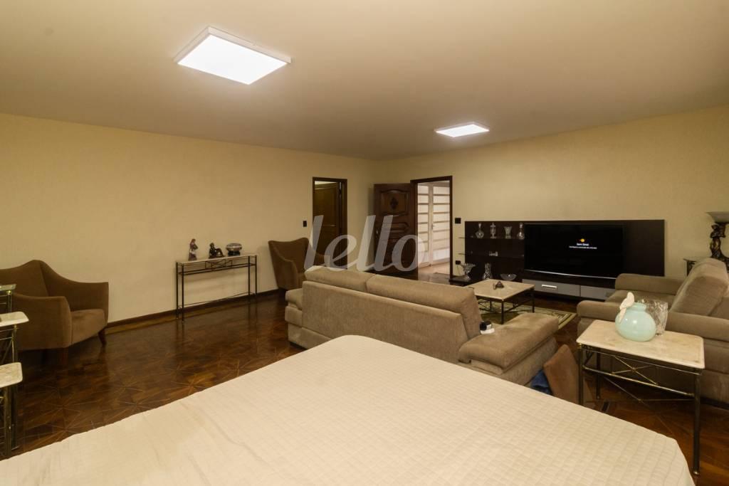 02 SALA de Casa para alugar, sobrado com 248 m², 3 quartos e 5 vagas em Vila Analia Franco - São Paulo