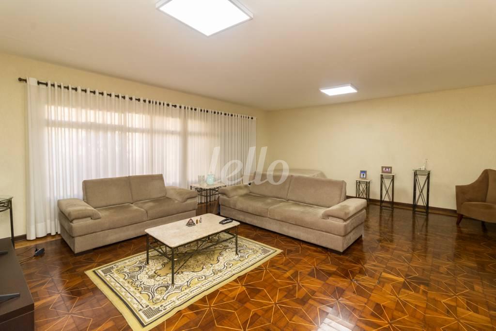 04 SALA de Casa para alugar, sobrado com 248 m², 3 quartos e 5 vagas em Vila Analia Franco - São Paulo