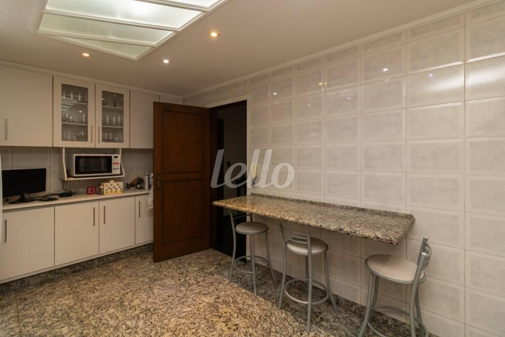 28 COZINHA de Casa para alugar, sobrado com 248 m², 3 quartos e 5 vagas em Vila Analia Franco - São Paulo