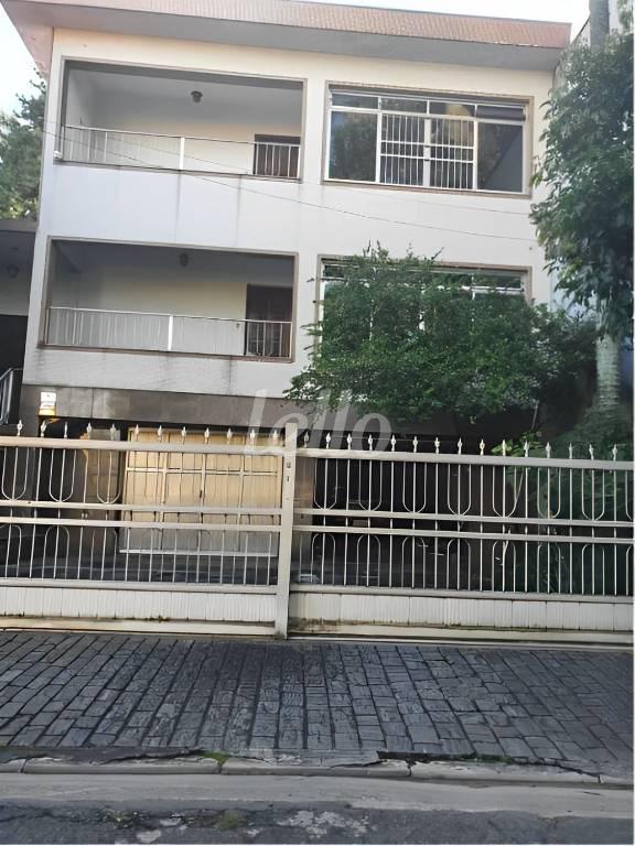 FACHADA de Casa para alugar, sobrado com 277 m², 9 quartos e 12 vagas em Vila Canero - São Paulo