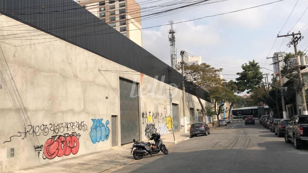 FACHADA de Galpão/Armazém para alugar, Padrão com 3000 m², e em Cambuci - São Paulo