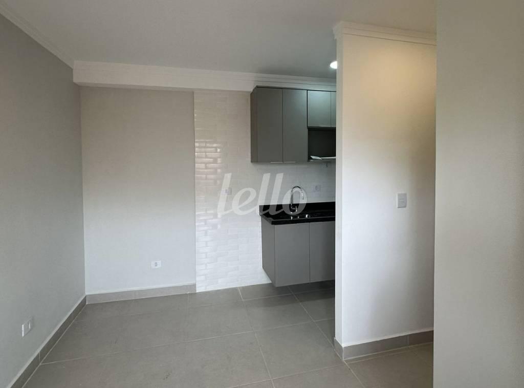 SALA de Apartamento para alugar, Padrão com 29 m², 1 quarto e em Vila Bertioga - São Paulo