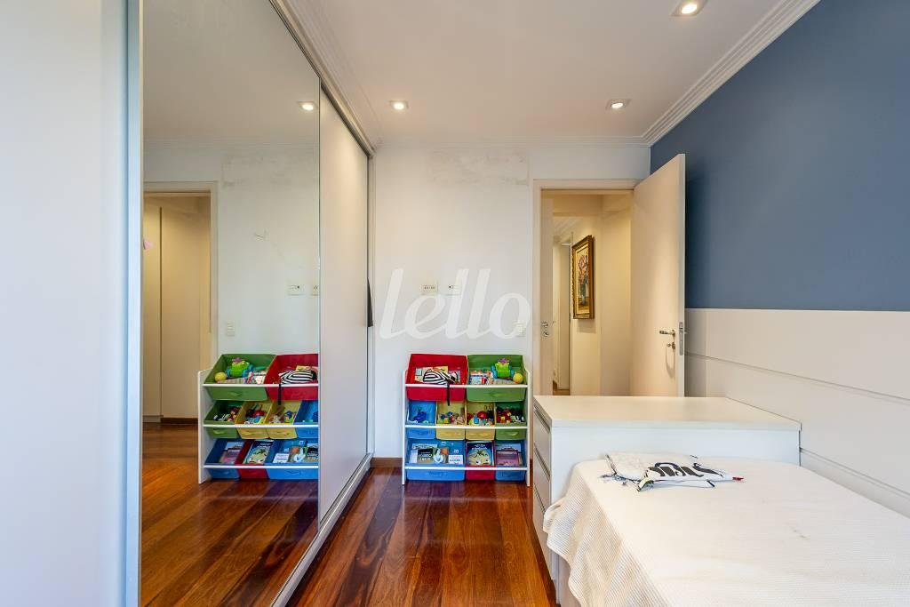 DORMITÓRIO de Apartamento para alugar, Padrão com 201 m², 3 quartos e 3 vagas em Itaim Bibi - São Paulo