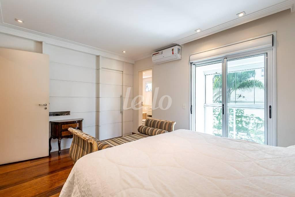 SUITE 1 de Apartamento para alugar, Padrão com 201 m², 3 quartos e 3 vagas em Itaim Bibi - São Paulo