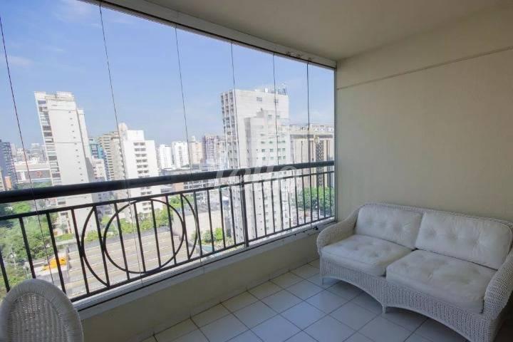 VARANDA de Apartamento à venda, Padrão com 107 m², 3 quartos e 2 vagas em Indianópolis - São Paulo