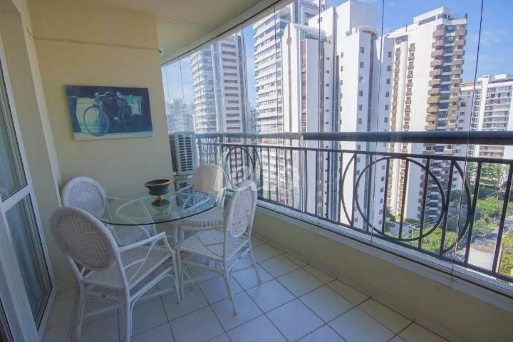 VARANDA de Apartamento à venda, Padrão com 107 m², 3 quartos e 2 vagas em Indianópolis - São Paulo