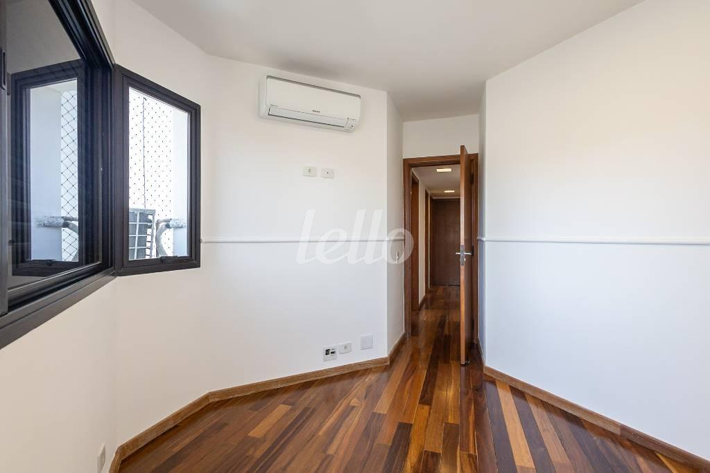DORMITÓRIO de Apartamento para alugar, Padrão com 280 m², 3 quartos e 4 vagas em Indianópolis - São Paulo