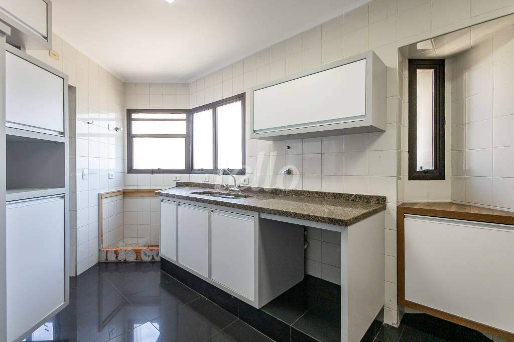 COZINHA de Apartamento para alugar, Padrão com 280 m², 3 quartos e 4 vagas em Indianópolis - São Paulo