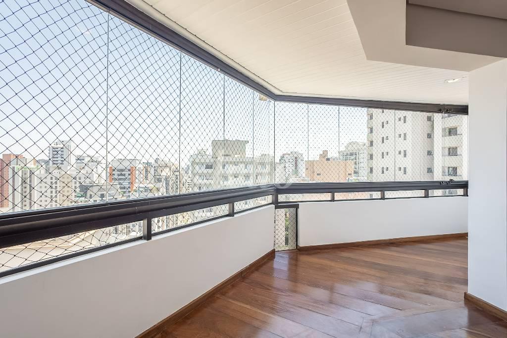 VARANDA COBERTURA de Apartamento para alugar, Padrão com 280 m², 3 quartos e 4 vagas em Indianópolis - São Paulo