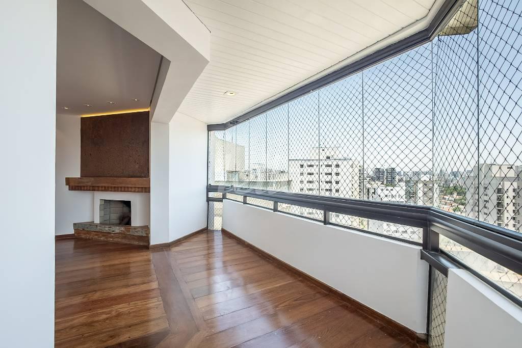 COBERTURA  COBERTURA de Apartamento para alugar, Padrão com 280 m², 3 quartos e 4 vagas em Indianópolis - São Paulo