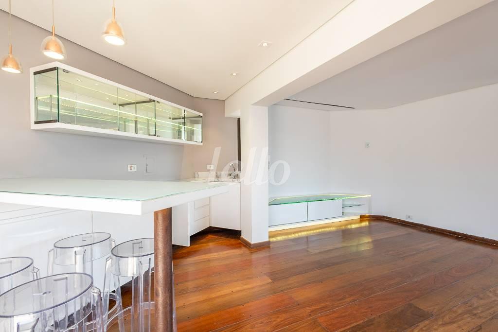 SALA LAREIRA COBERTURA de Apartamento para alugar, Padrão com 280 m², 3 quartos e 4 vagas em Indianópolis - São Paulo