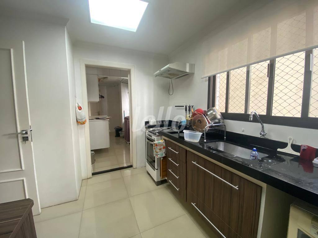 COZINHA de Apartamento à venda, Padrão com 158 m², 4 quartos e 2 vagas em Pinheiros - São Paulo