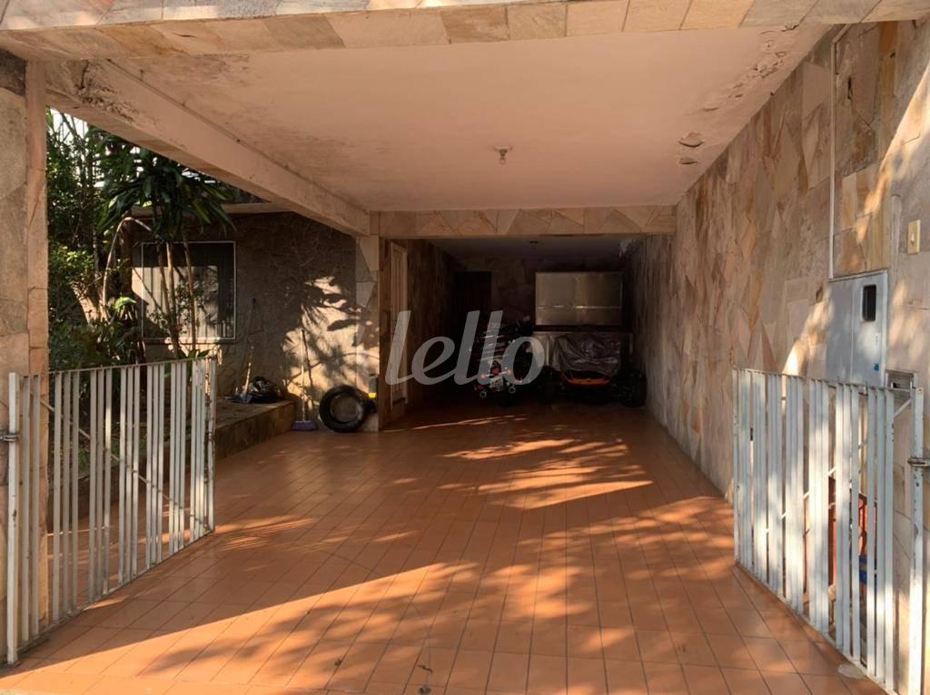 GARAGEM de Casa à venda, assobradada com 261 m², 5 quartos e 4 vagas em Osvaldo Cruz - São Caetano do Sul