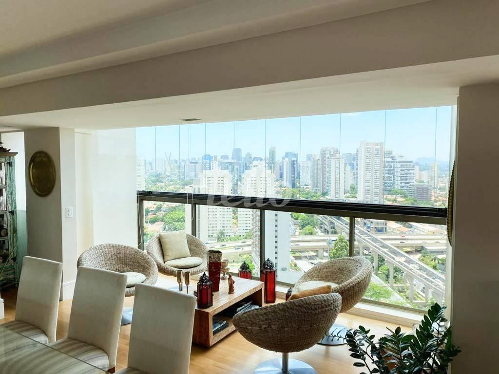 VARANDA de Apartamento à venda, Duplex com 240 m², 3 quartos e 4 vagas em Brooklin Paulista - São Paulo