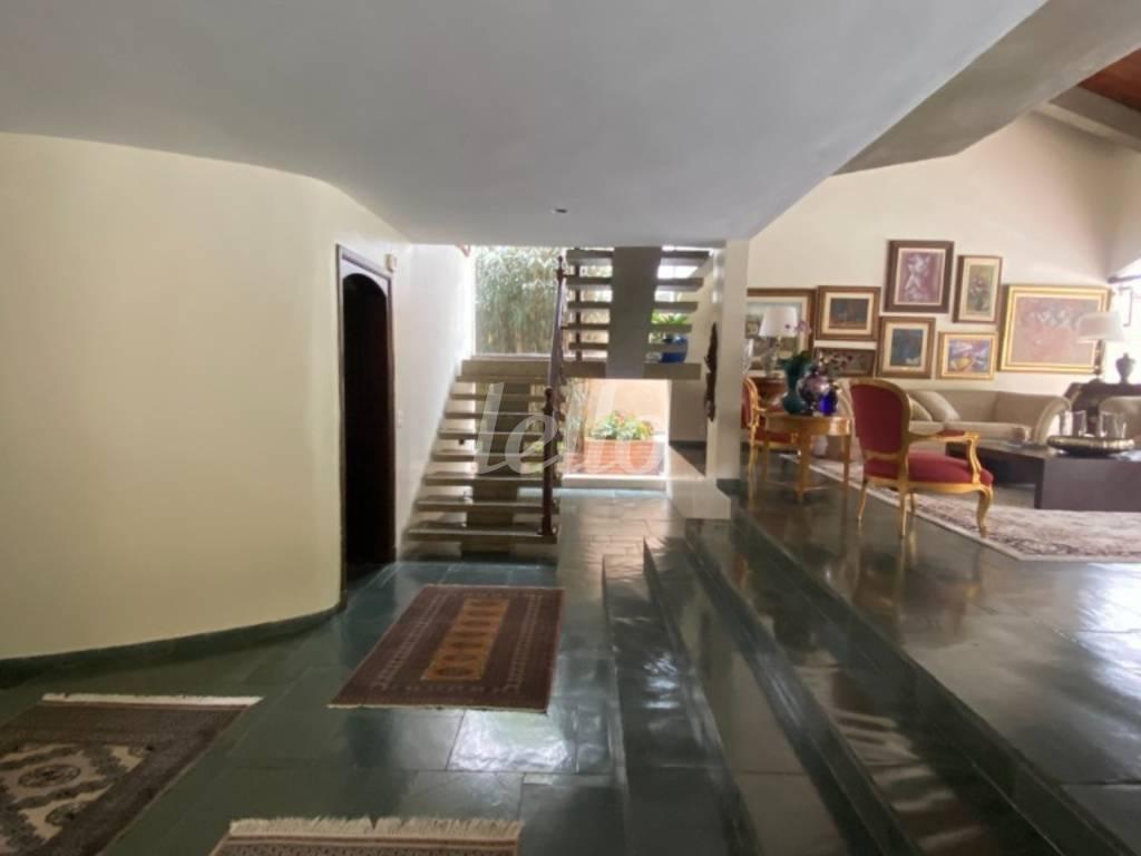 SALA de Casa para alugar, assobradada com 632 m², 3 quartos e 4 vagas em Jardim dos Estados - São Paulo