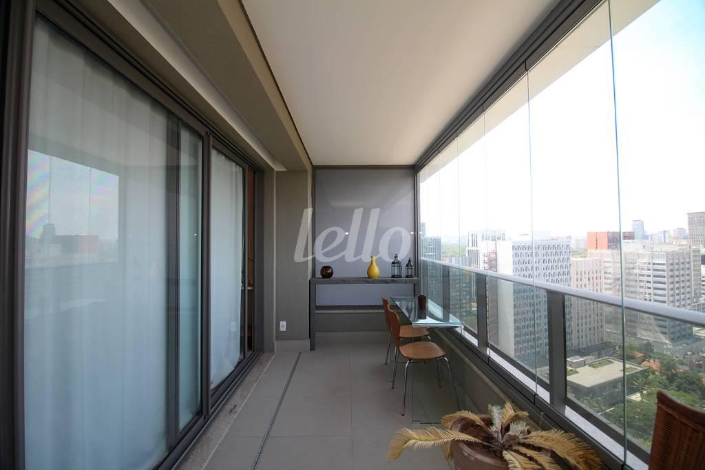 VARANDA de Apartamento para alugar, Padrão com 46 m², 1 quarto e 1 vaga em Pinheiros - São Paulo