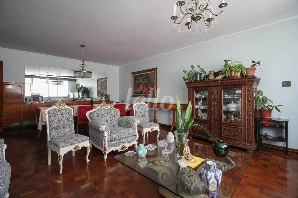 SALA de Apartamento à venda, Padrão com 187 m², 4 quartos e 1 vaga em Paraíso - São Paulo