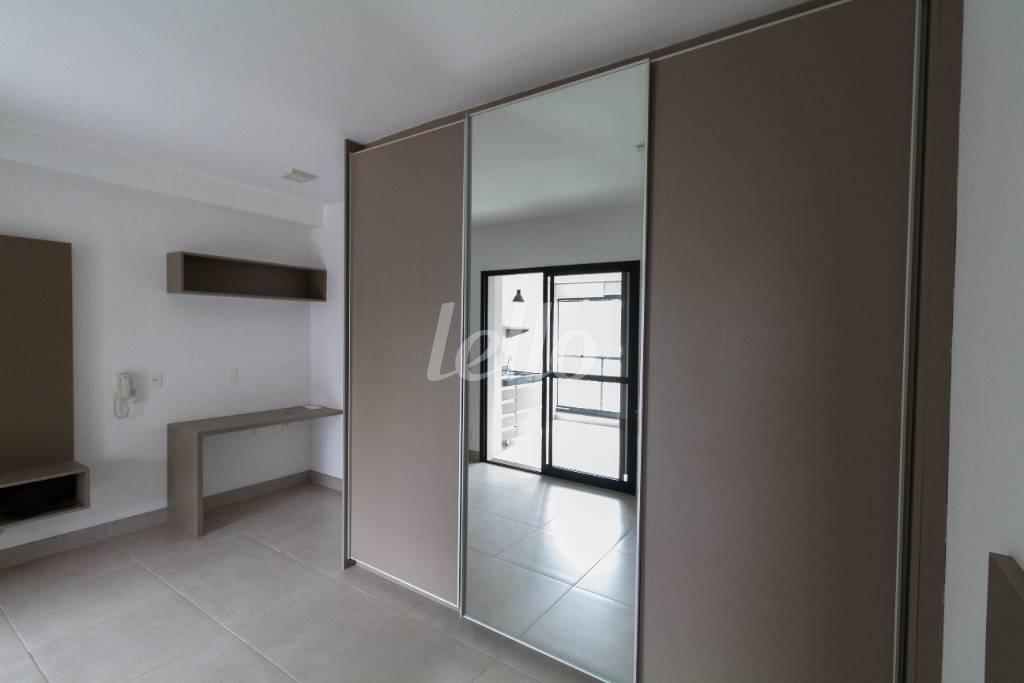 SALA E DORMITÓRIO de Apartamento à venda, Padrão com 31 m², 1 quarto e 1 vaga em Vila Mariana - São Paulo