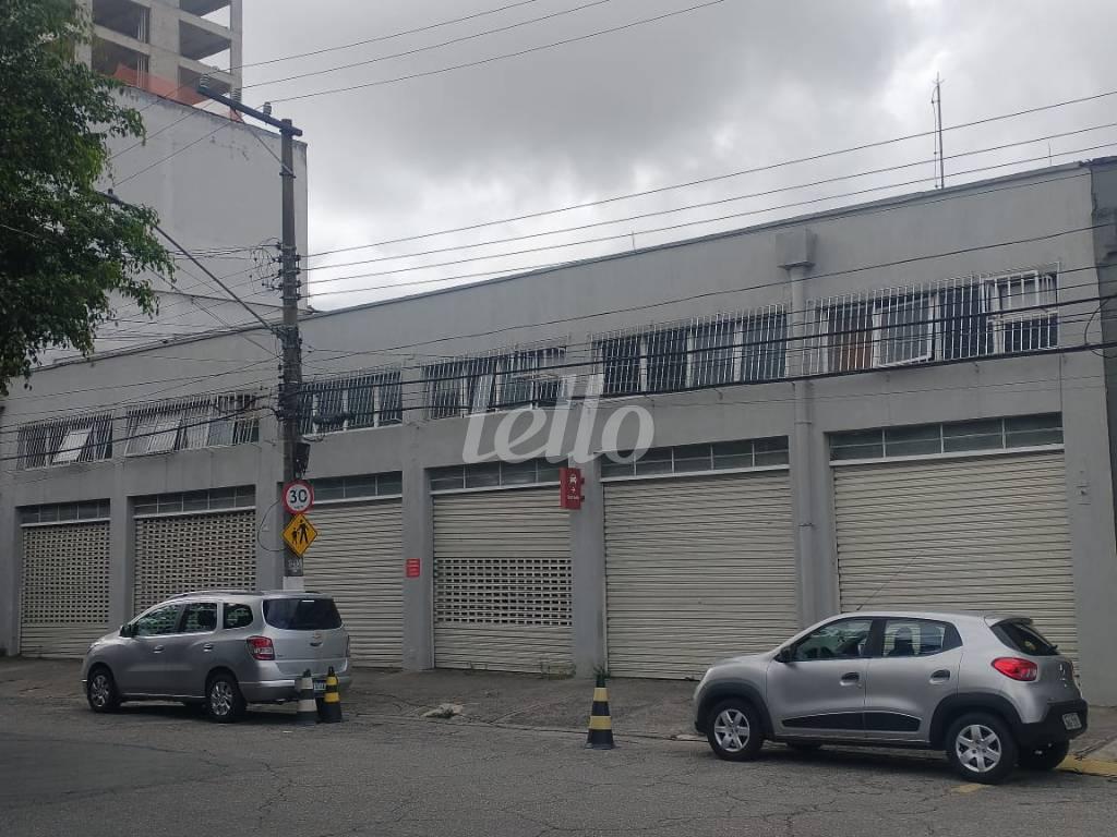 LATERAL de Salão para alugar, Padrão com 720 m², e 35 vagas em Ipiranga - São Paulo