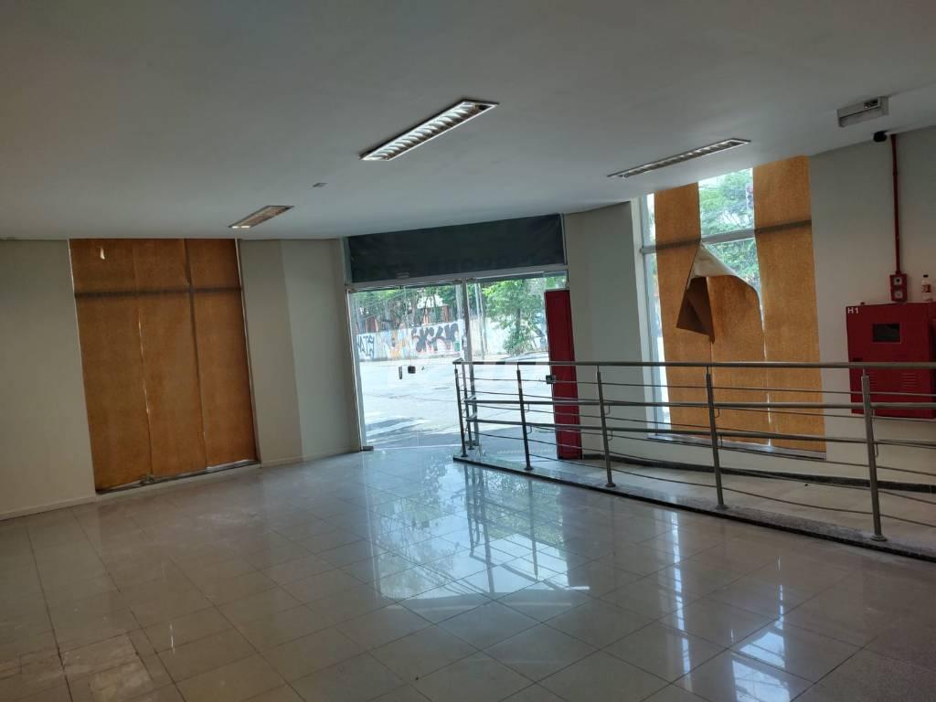 SALAO de Salão para alugar, Padrão com 720 m², e 35 vagas em Ipiranga - São Paulo