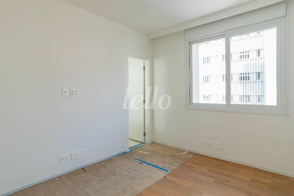 SUITE de Apartamento para alugar, Padrão com 325 m², 4 quartos e 3 vagas em Jardim Europa - São Paulo