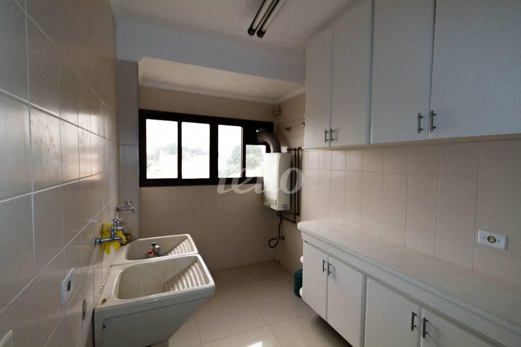 ÁREA DE SERVIÇO de Apartamento para alugar, Padrão com 219 m², 3 quartos e 1 vaga em Vila Ester (zona Norte) - São Paulo