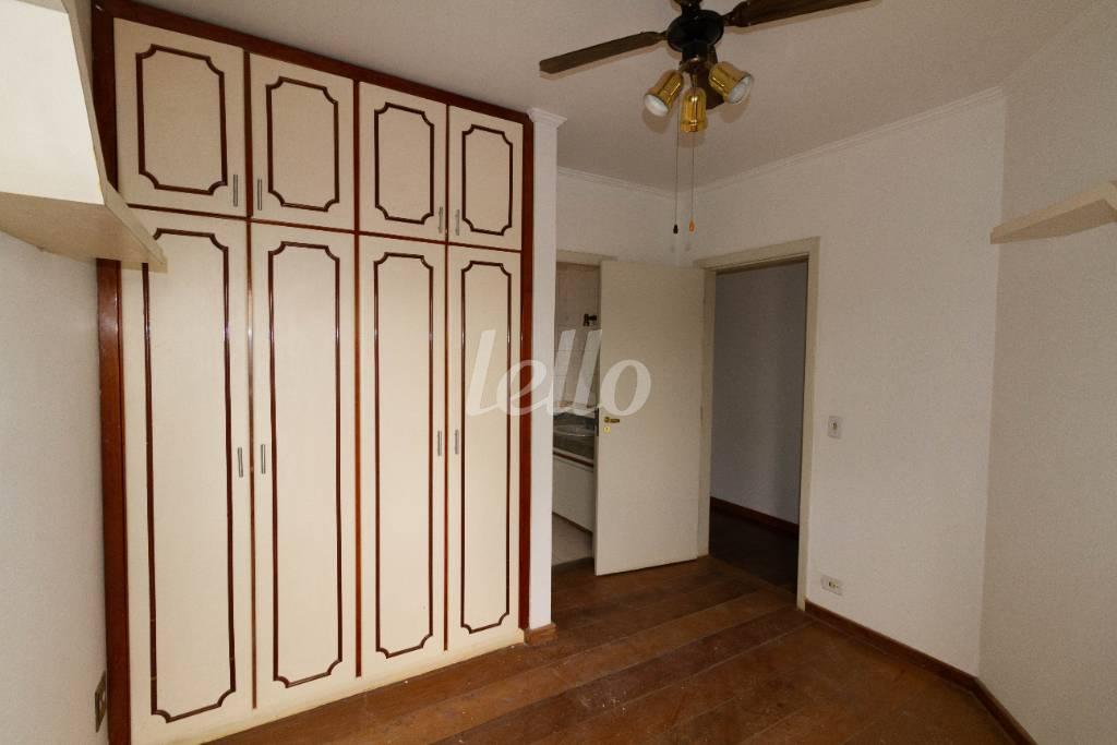 DORMITÓRIO 1 SUÍTE de Apartamento para alugar, Padrão com 219 m², 3 quartos e 1 vaga em Vila Ester (zona Norte) - São Paulo