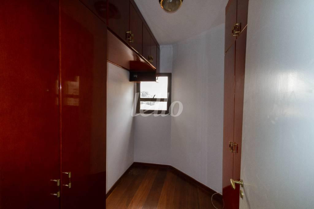 DORMITÓRIO DE SERVIÇO de Apartamento para alugar, Padrão com 219 m², 3 quartos e 1 vaga em Vila Ester (zona Norte) - São Paulo