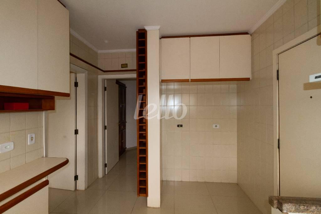 COZINHA de Apartamento para alugar, Padrão com 219 m², 3 quartos e 1 vaga em Vila Ester (zona Norte) - São Paulo