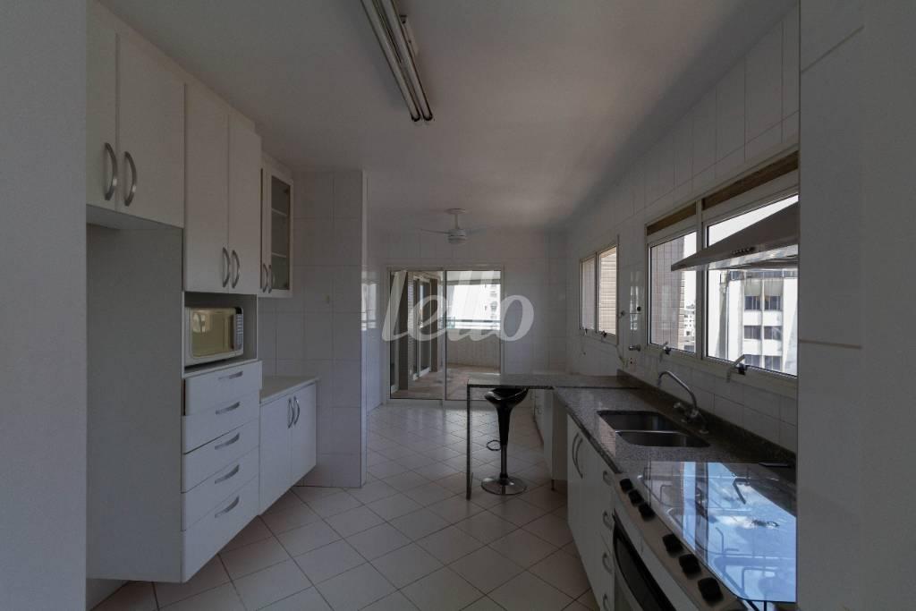 COPA E COZINHA de Apartamento para alugar, Padrão com 265 m², 4 quartos e 4 vagas em Paraíso - São Paulo