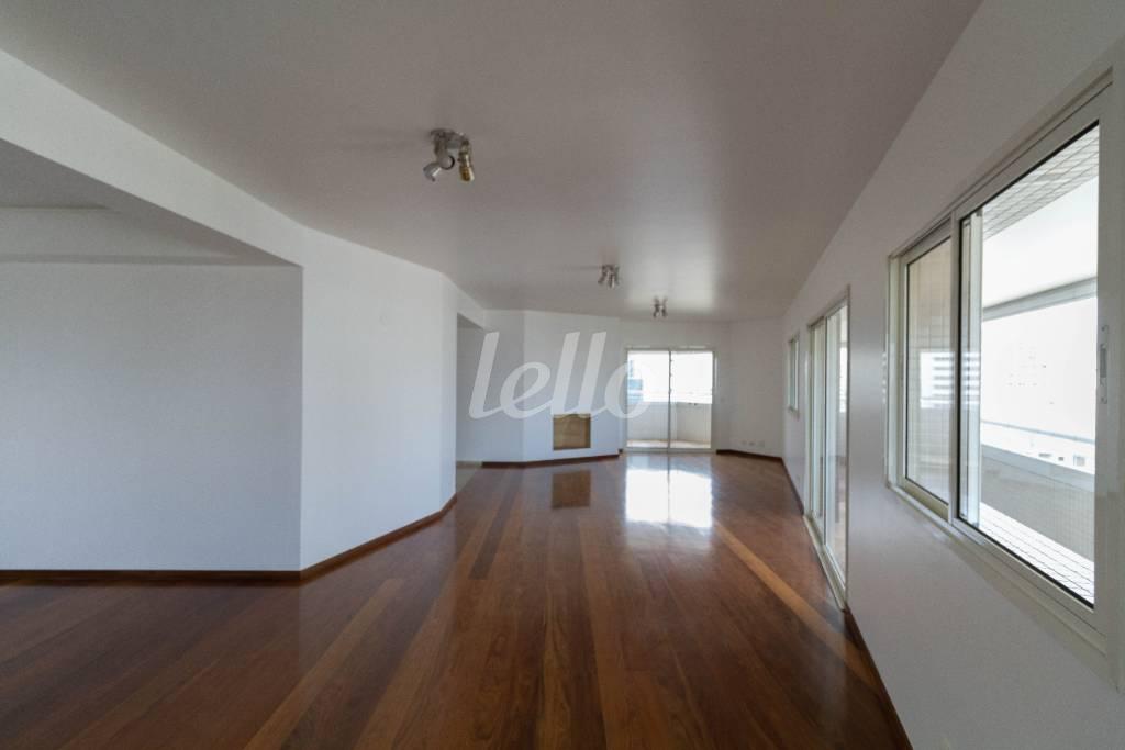 SALA de Apartamento para alugar, Padrão com 265 m², 4 quartos e 4 vagas em Paraíso - São Paulo