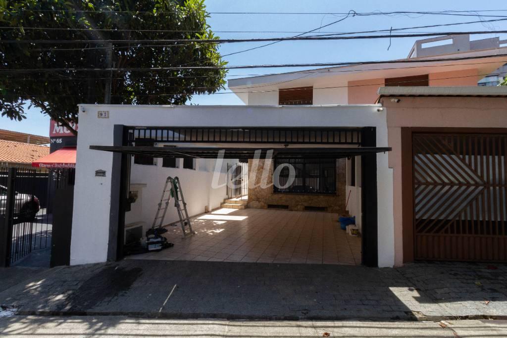 FACHADA de Casa para alugar, sobrado com 200 m², 3 quartos e 2 vagas em Jardim Oriental - São Paulo