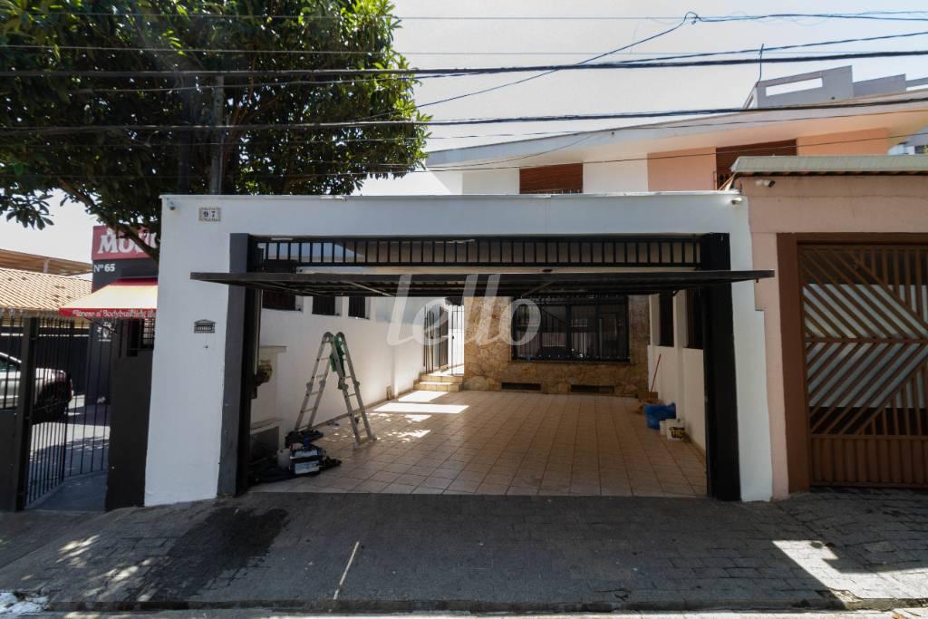 FACHADA de Casa para alugar, sobrado com 200 m², 3 quartos e 2 vagas em Jardim Oriental - São Paulo