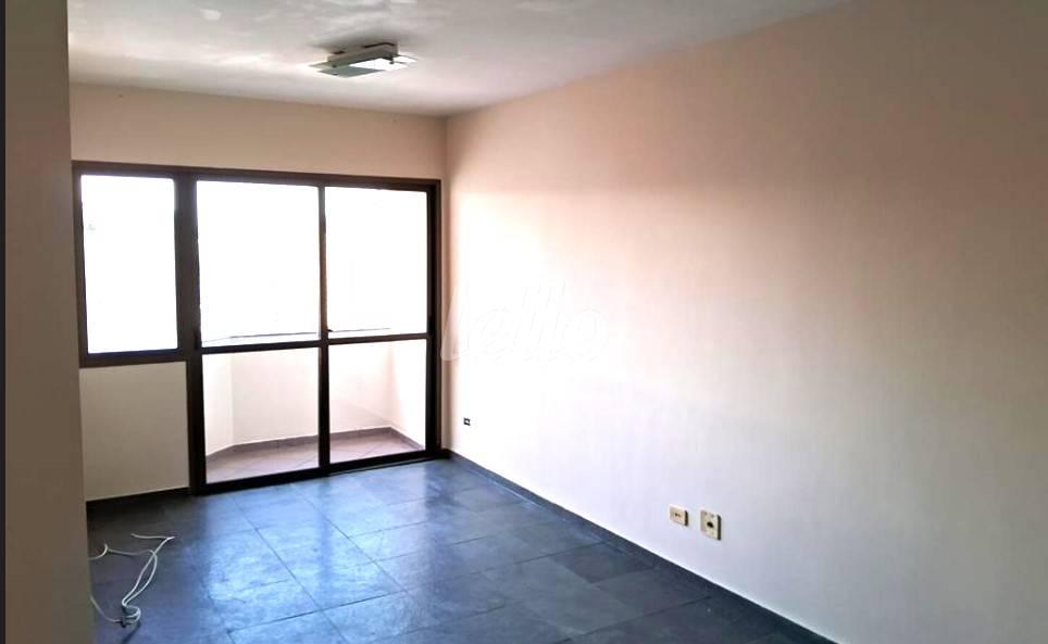 SALA de Apartamento à venda, Padrão com 70 m², 2 quartos e 1 vaga em Vila Gumercindo - São Paulo