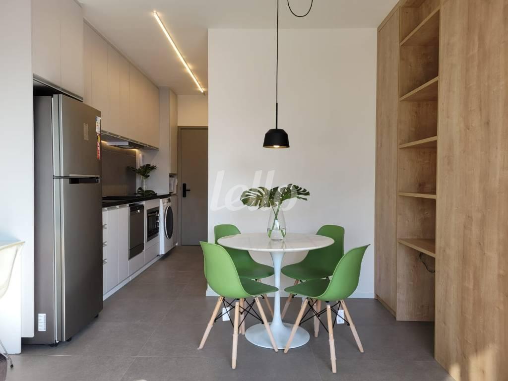 SALA de Apartamento para alugar, Padrão com 45 m², 1 quarto e 1 vaga em Vila Olímpia - São Paulo