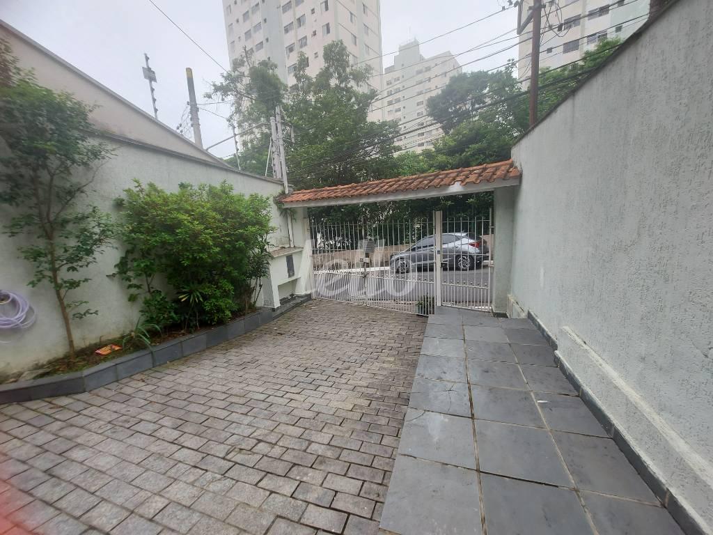 GARAGEM de Casa à venda, sobrado com 140 m², 3 quartos e 3 vagas em Vila Irmãos Arnoni - São Paulo