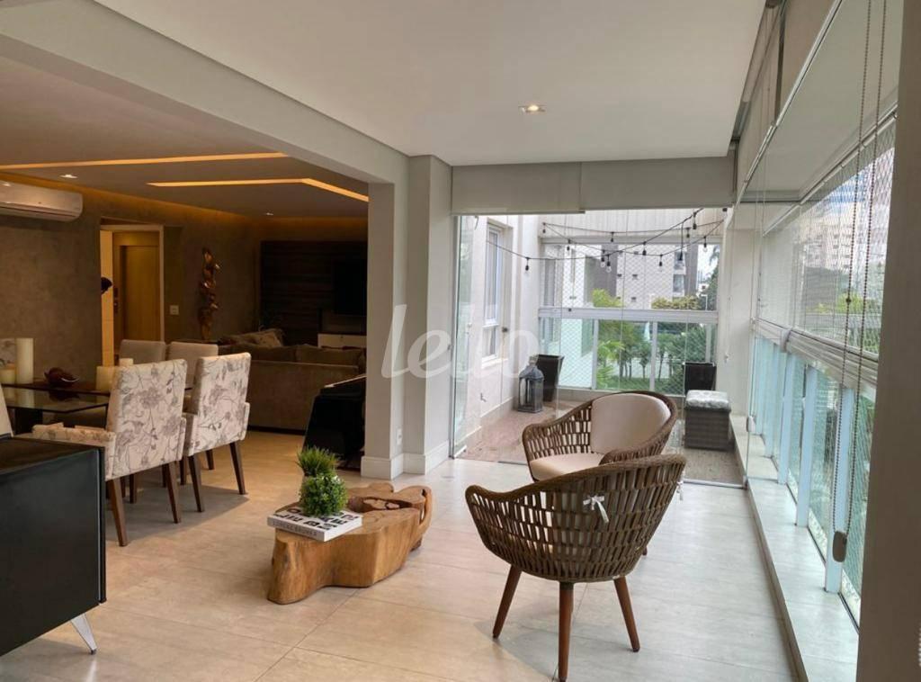 SALA/SACADA de Apartamento à venda, Garden com 222 m², 4 quartos e 4 vagas em Vila Olímpia - São Paulo