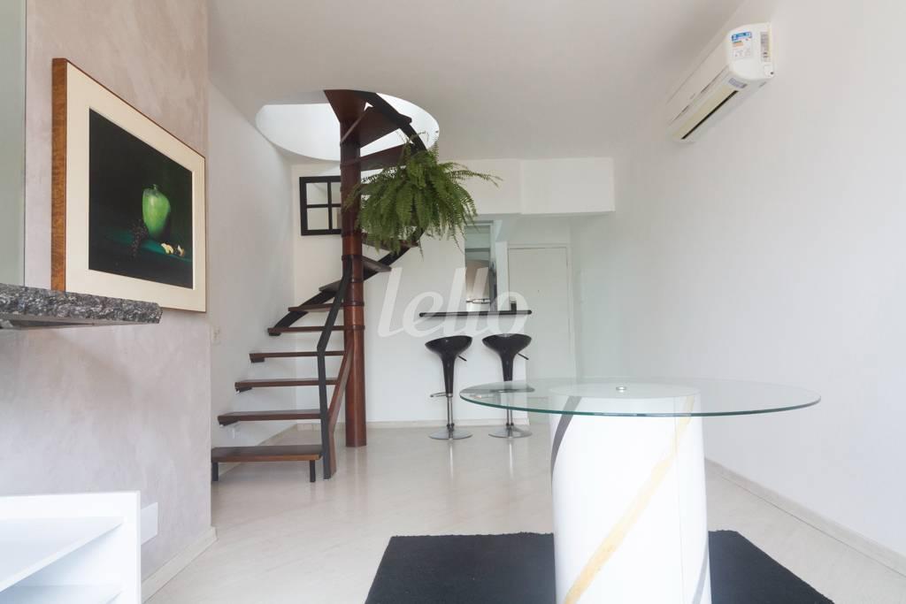 SALA de Apartamento à venda, cobertura - Padrão com 150 m², 2 quartos e 2 vagas em Vila Nova Conceição - São Paulo