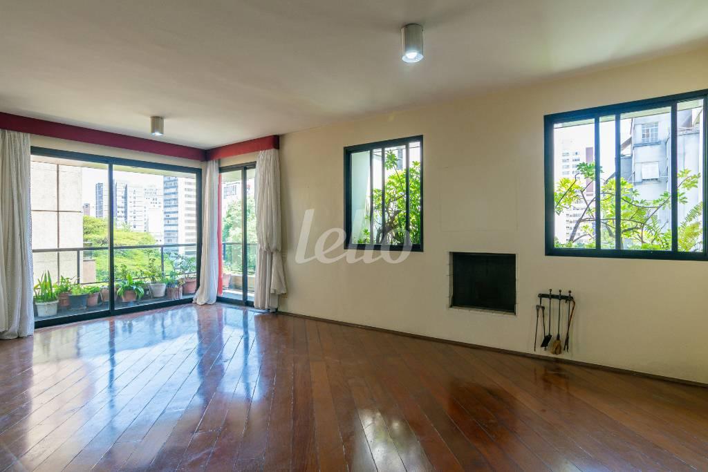SALA de Apartamento para alugar, Padrão com 200 m², 3 quartos e 3 vagas em Higienópolis - São Paulo