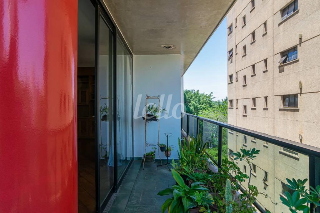 VARANDA GOURMET de Apartamento para alugar, Padrão com 200 m², 3 quartos e 3 vagas em Higienópolis - São Paulo